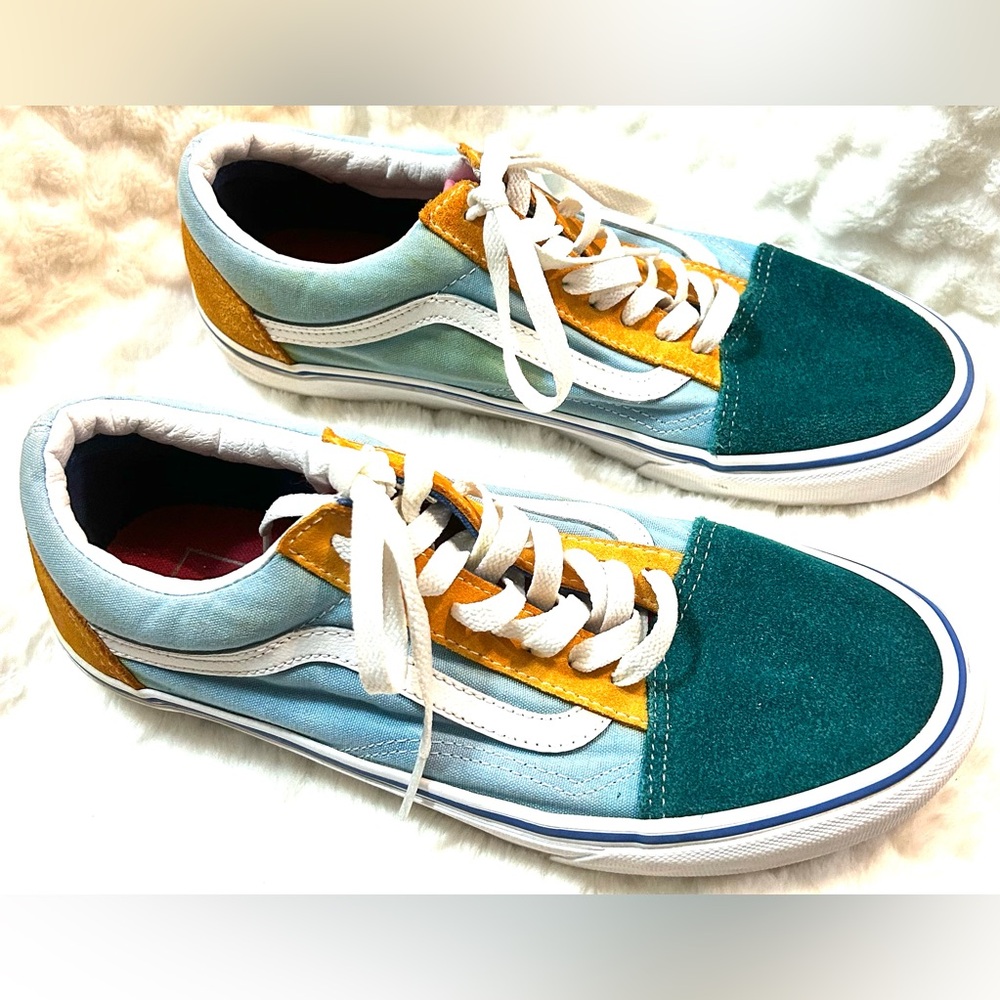 VANS Old Skool Retro Court Suede Sneakers Women’s size 10.5. (Men’s size.9)